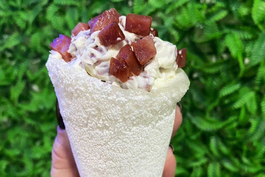 cone de tapioca de calabresa com requeijão