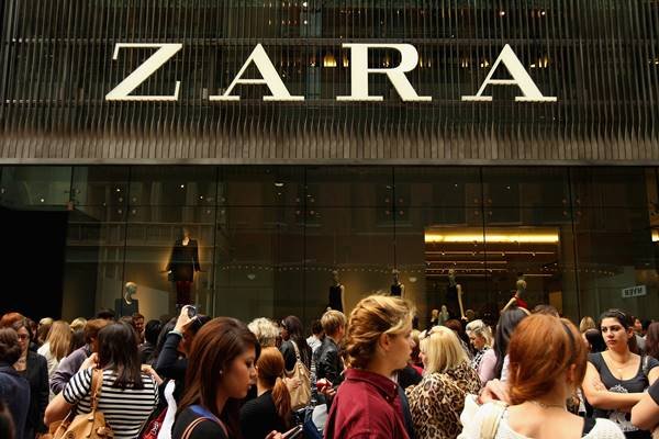 Kate Moss estrela nova campanha de roupas de festa da Zara