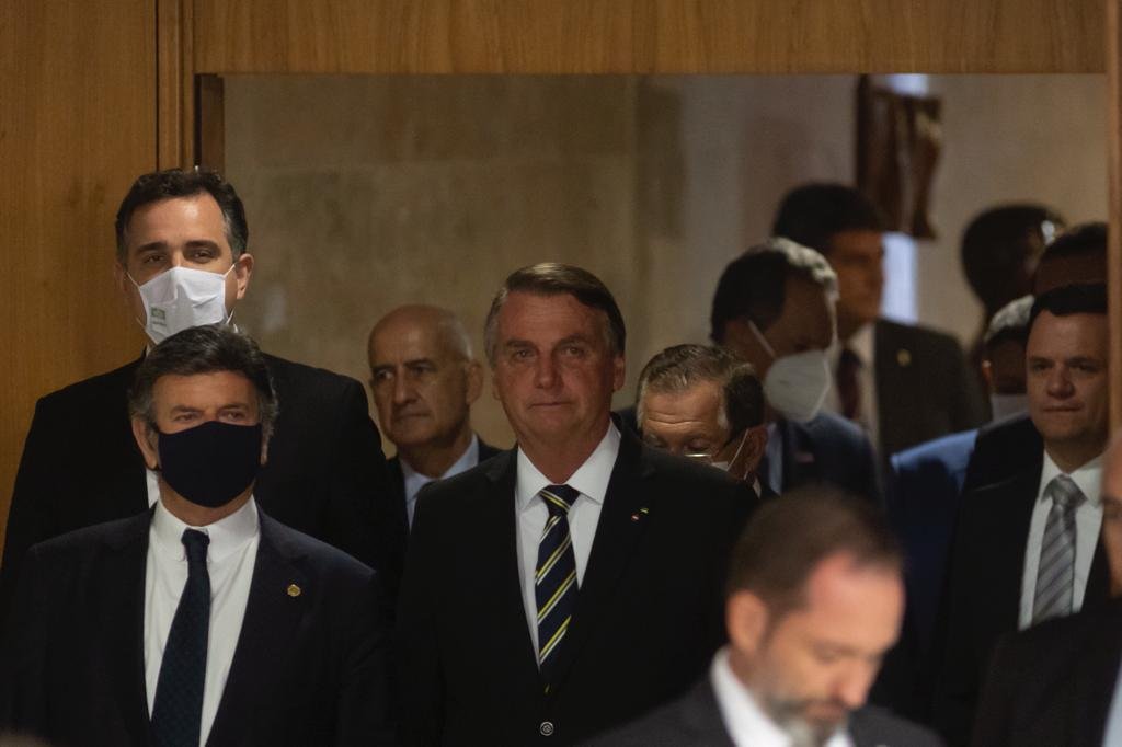 Bolsonaro, Fux e Pacheco durante Cerimônia de Sanção do Projeto de Lei que cria o Tribunal Regional Federal da 6ª Região 6