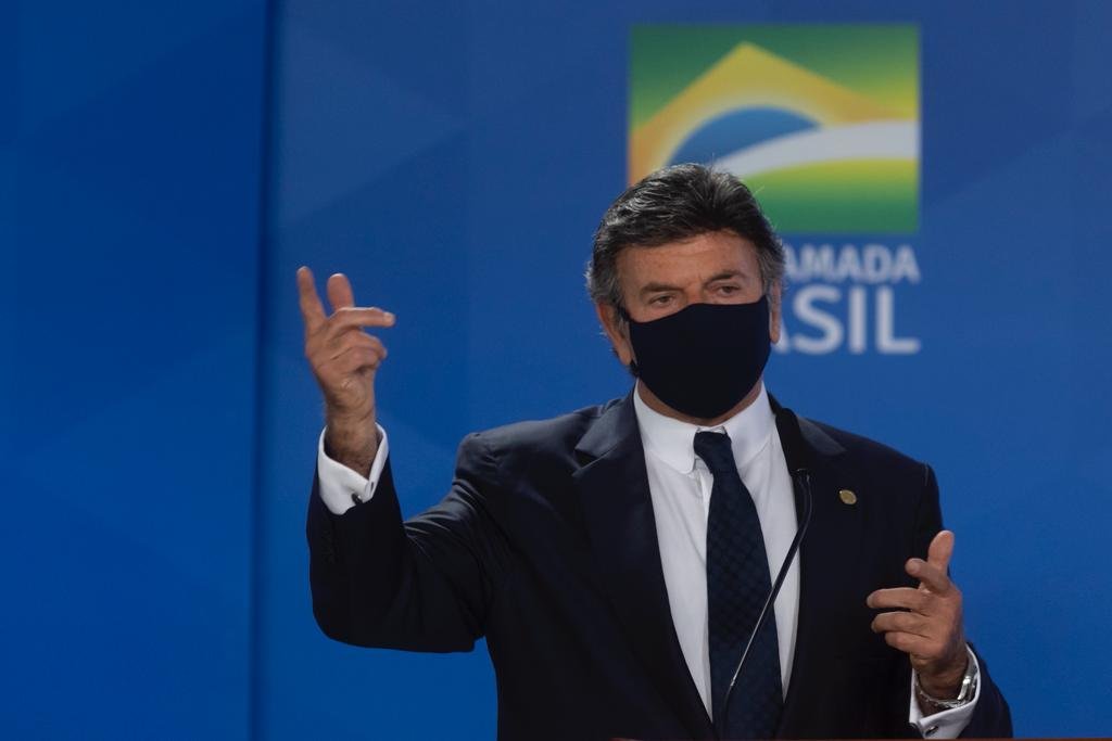Bolsonaro, fux e Pacheco durante Cerimônia de Sanção do Projeto de Lei que cria o Tribunal Regional Federal da 6ª Região