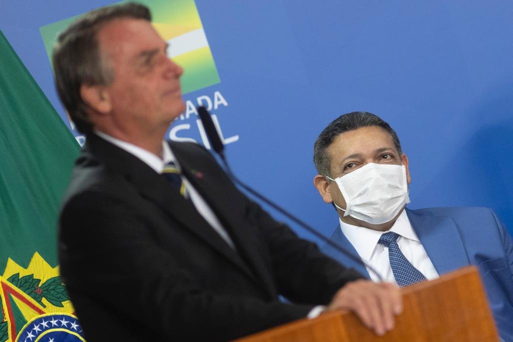 Ministro do STF, Kassio Nunes Marques e Bolsonaro, durante Cerimônia de Sanção do Projeto de Lei que cria o Tribunal Regional Federal da 6ª Região 26