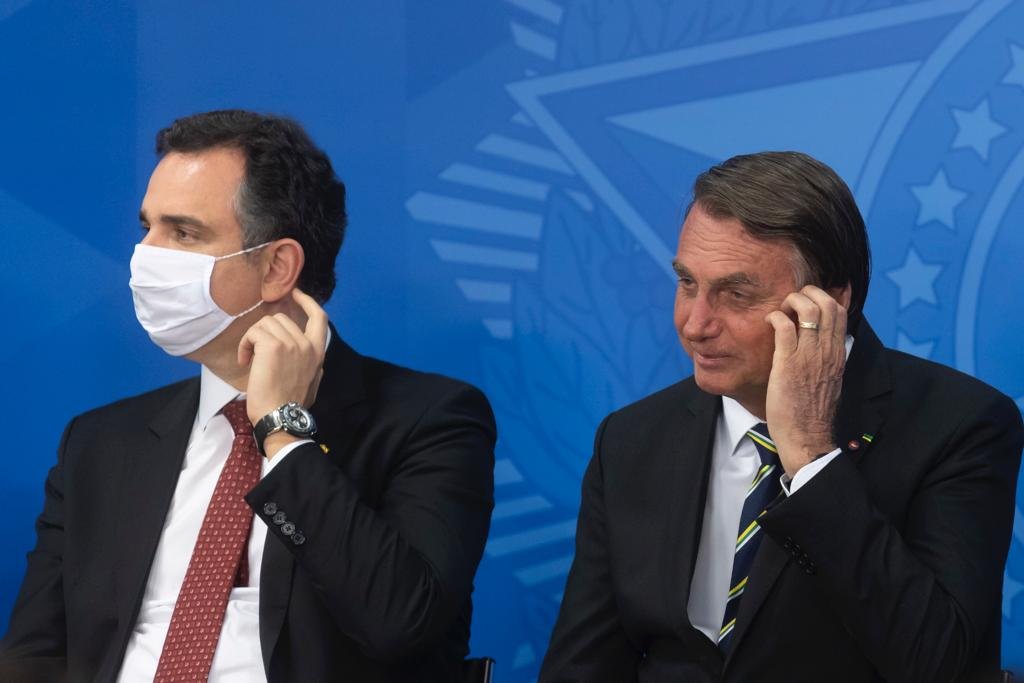 Presidente do Senado Federal Rodrigo Pacheco e Bolsonaro durante Cerimônia de Sanção do Projeto de Lei que cria o Tribunal Regional Federal da 6ª Região 31