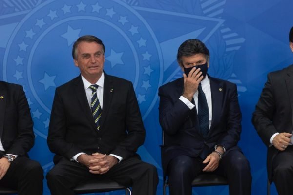Bolsonaro, fux e Pacheco durante Cerimônia de Sanção do Projeto de Lei que cria o Tribunal Regional Federal da 6ª Região 33