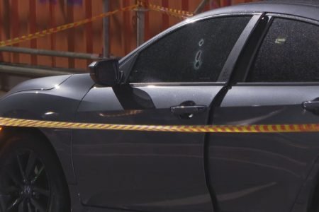 Homem foi assassinado com cinco tiros em semáforo
