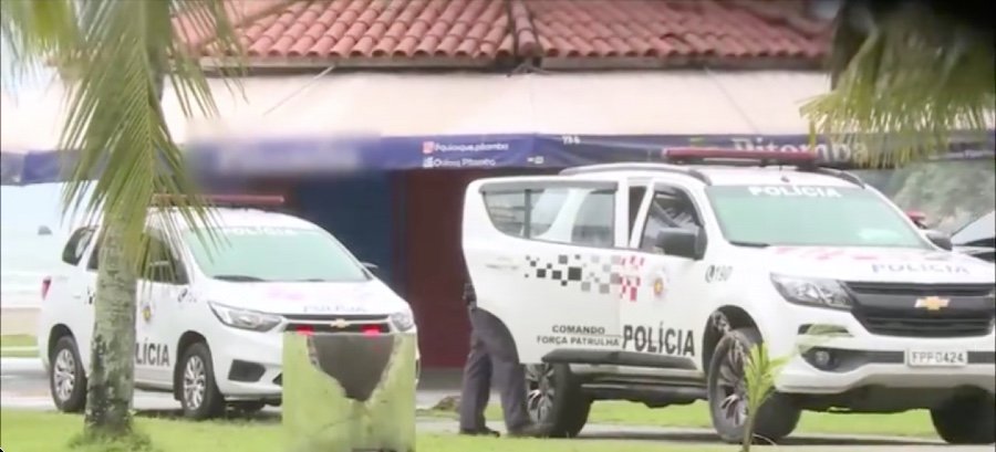 Policiais militares foram chamados ao local e encontraram o corpo enrolado em plástico dentro de um carrinho de metal