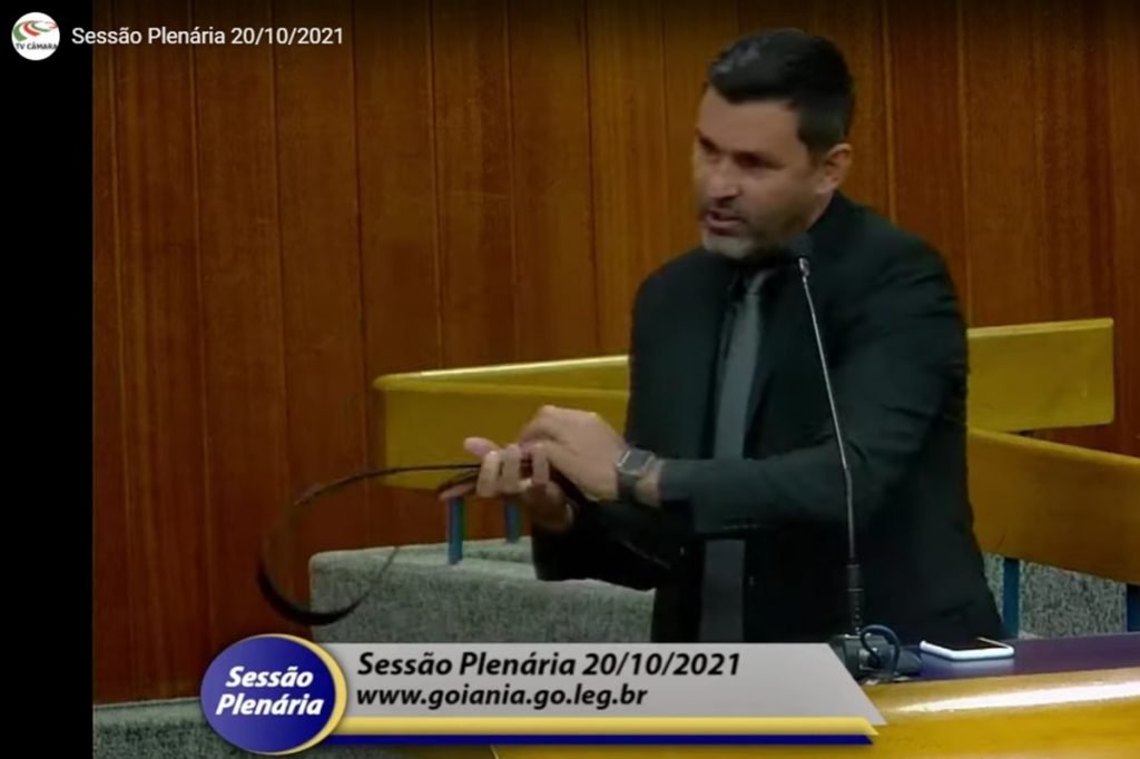 Vereador Sargento Novandir ameaça colega com surra de cinto em Goiânia