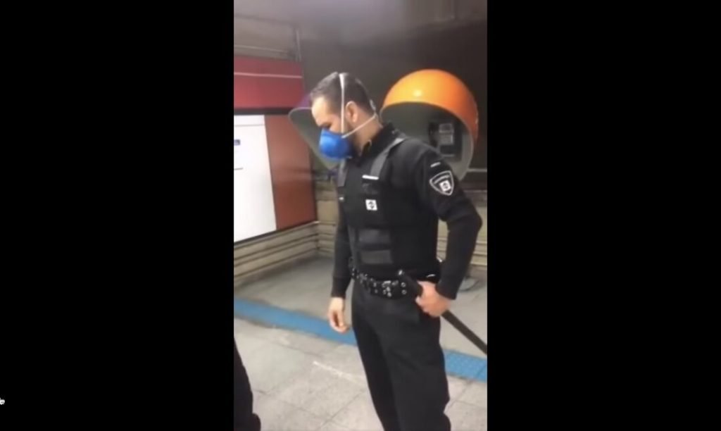Segundo a Secretaria de Segurança Pública (SSP), os agentes do metrô realizavam uma operação contra o comércio ilegal