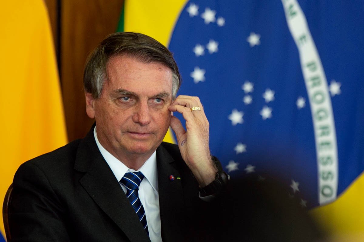 Bolsonaro discute com humorista por “rachadinha” e encerra entrevista