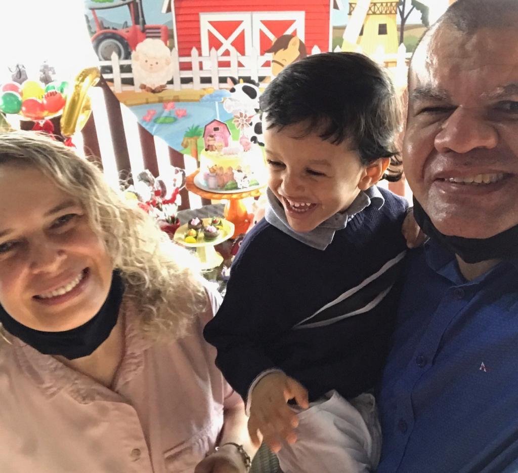 Família do DF que adotou criança especial