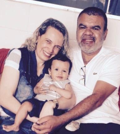 Família do DF que adotou criança especial