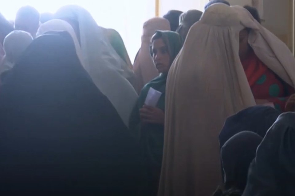 Afeganistão enfrenta crise humanitária iminente