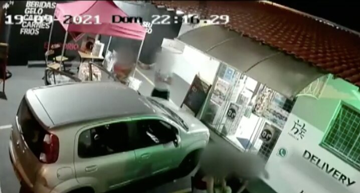 Mulher de 40 anos estava na 8ª semana de gestação e com a filha de dois anos no colo quando foi agredida pelo marido