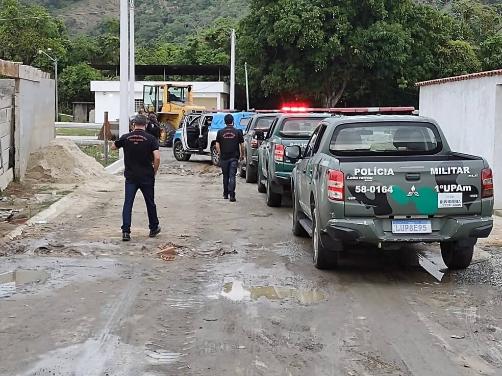 Agentes cumprem mandado na Operação Barreira Petrópolis