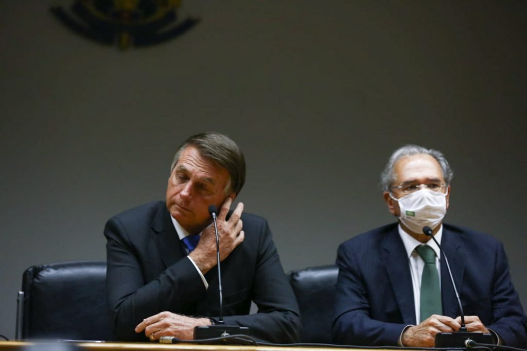 Presidente Jair bolsonaro e o ministro da economia Paulo Guedes durante coletiva teto de gastos