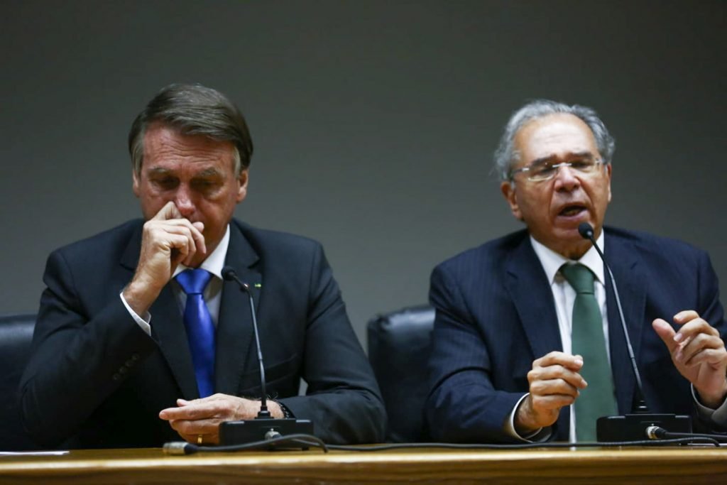 Presidente Jair bolsonaro e o ministro da economia Paulo Guedes durante coletiva teto de gastos