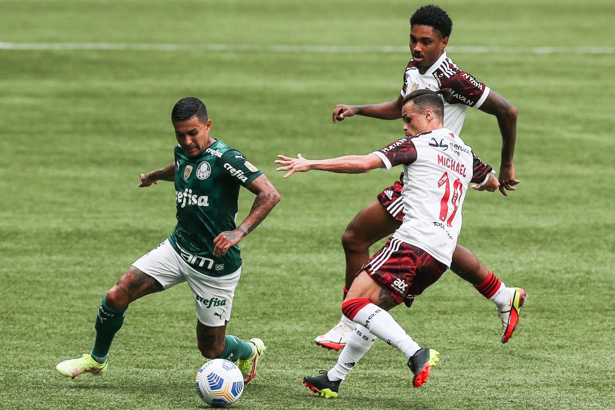 O caminho do título! Bate Bola analisa próximos jogos de Flamengo e  Palmeiras - Coluna do Fla