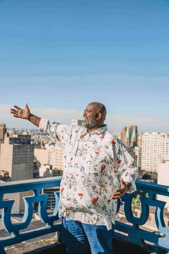 “Assim como o k-pop atingiu o público de todo o mundo, o nosso samba chega na Corea, o Fundo de Quintal já chegou no Japão, a própria Beth Carvalho chegou em Marte