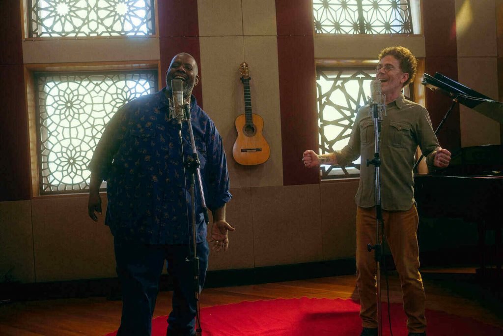 Por enquanto Netflix não uniu Péricles com tell a tale, mas o sambista brasileiro lançou nesta quinta-feira (21/10) uma parceira com Nando Reis