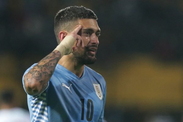 Arrascaeta e Viña são convocados pelo Uruguai para os jogos contra