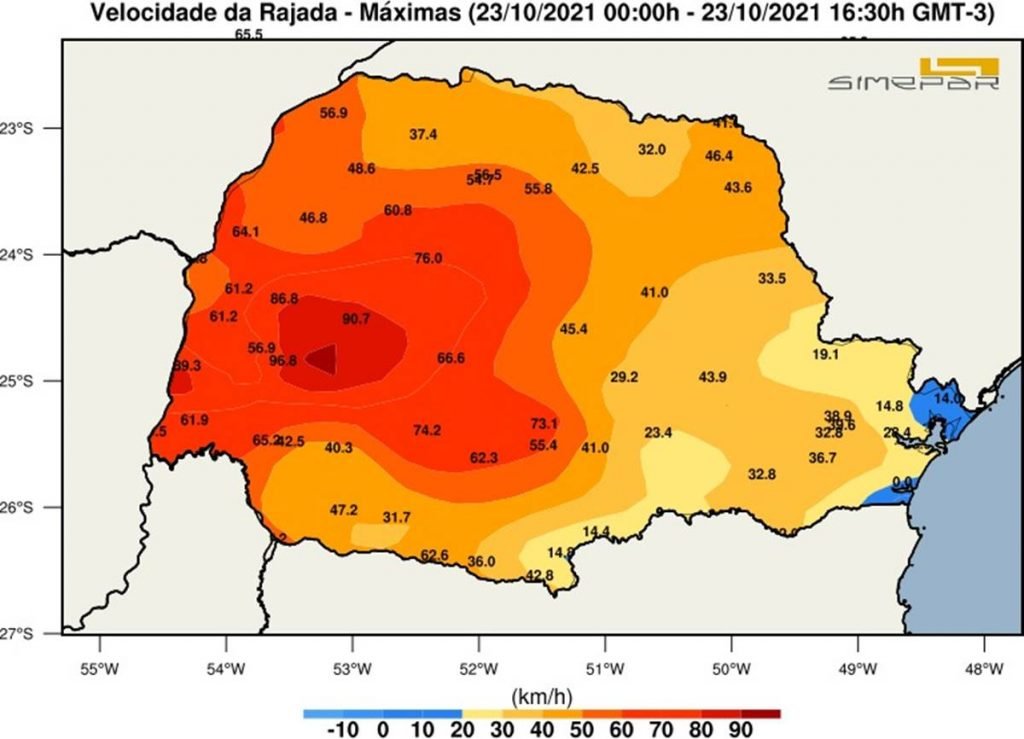 Após tempestades, Cascavel é tomada pela neblina durante madrugada