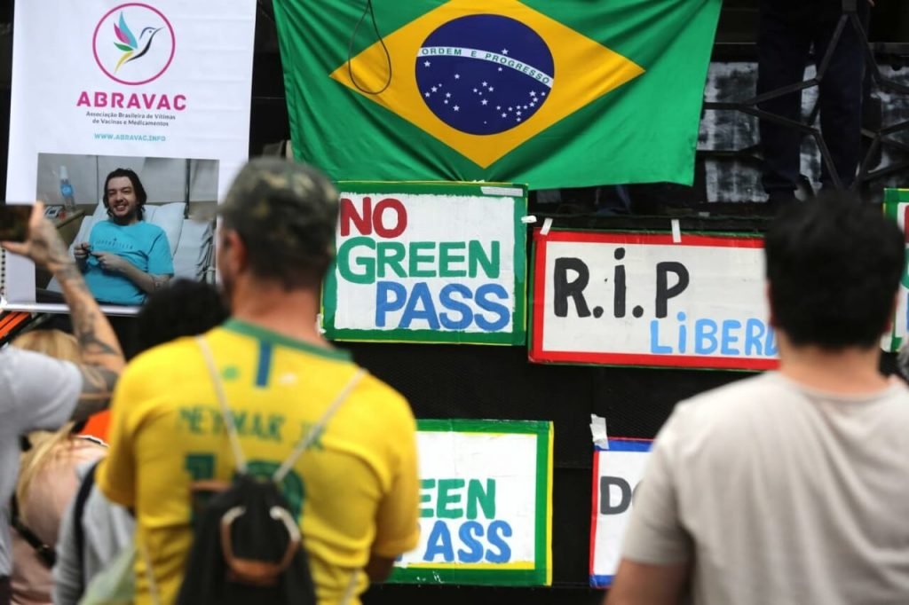 Protesto contra passaporte da vacina em SP