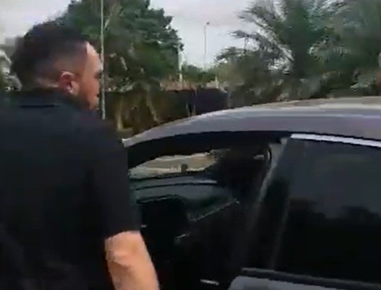 EMPRESÁRIO se revolta e ataca mulher durante briga de trânsito