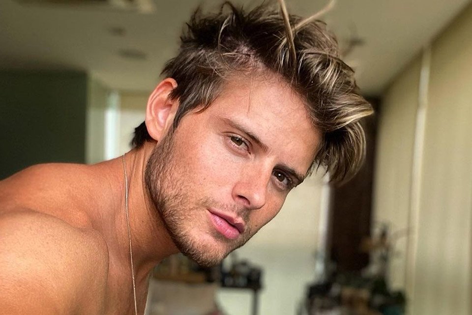 Daniel Lenhardt ex BBB dá beijão e oficializa namoro com modelo Metrópoles