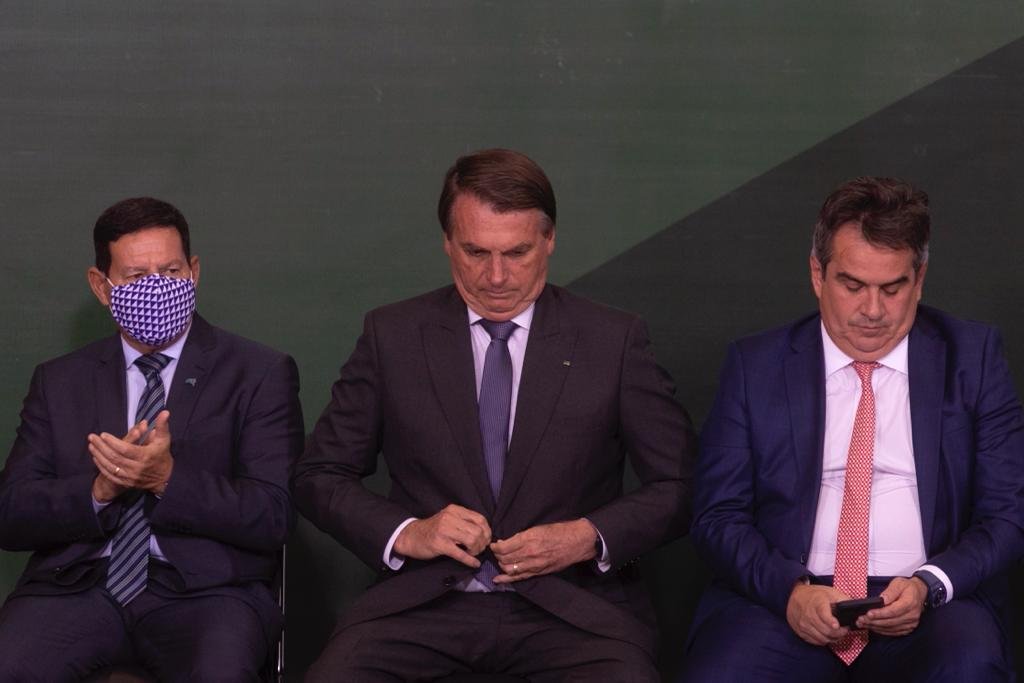 Mourão, Ciro Nogueira e Bolsonaro durante agenda presidente jair bolsonaro Evento de lançamento do Programa Nacional de Crescimento Verde no Palácio do Planalto