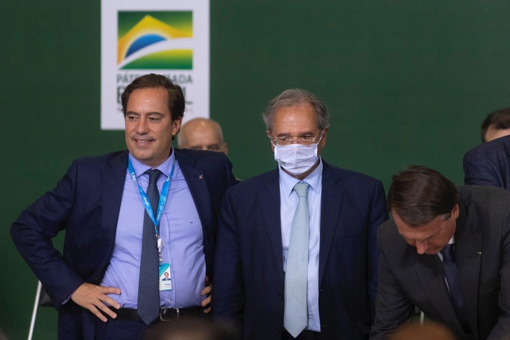 Ministro da economia Paulo Guedes e Pedro Guimarães presidente da caixa durante agenda presidente jair bolsonaro Evento de lançamento do Programa Nacional de Crescimento Verde no Palácio do Planalto