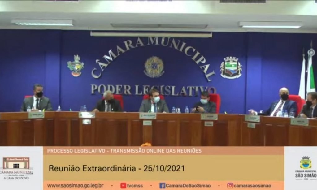 Sessão da Câmara de São Simão (GO) que cassou mandato do prefeito Francisco de Assis Peixoto (PSDB)