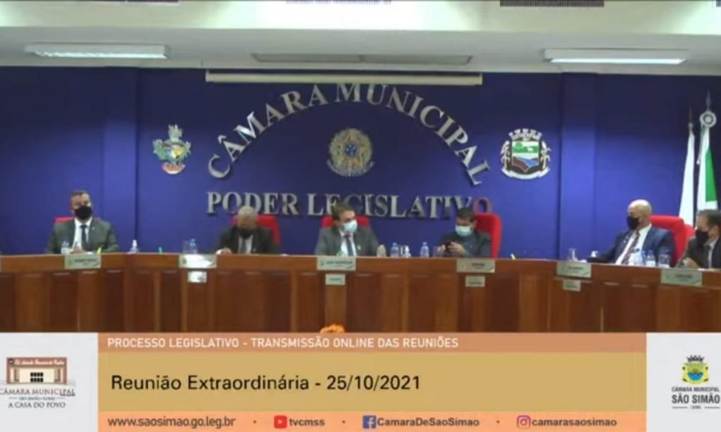 Sessão da Câmara de São Simão (GO) que cassou mandato do prefeito Francisco de Assis Peixoto (PSDB)