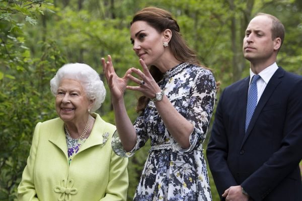 Rainha Elizabeth, Kate Middleton e príncipe William