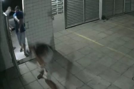 Vídeo: câmera flagra momento em que jovem é assassinado em JP