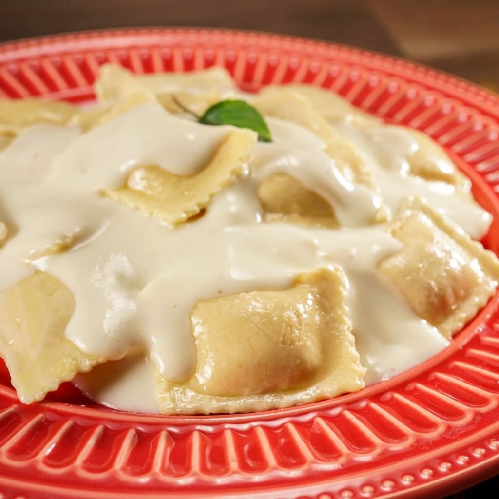 Ravióli de Brie com Damasco ao Creme de Parmesão
