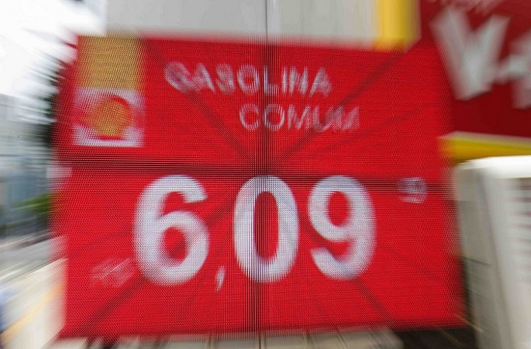 O preço da gasolina custa R$ 6,09 o litro em SP