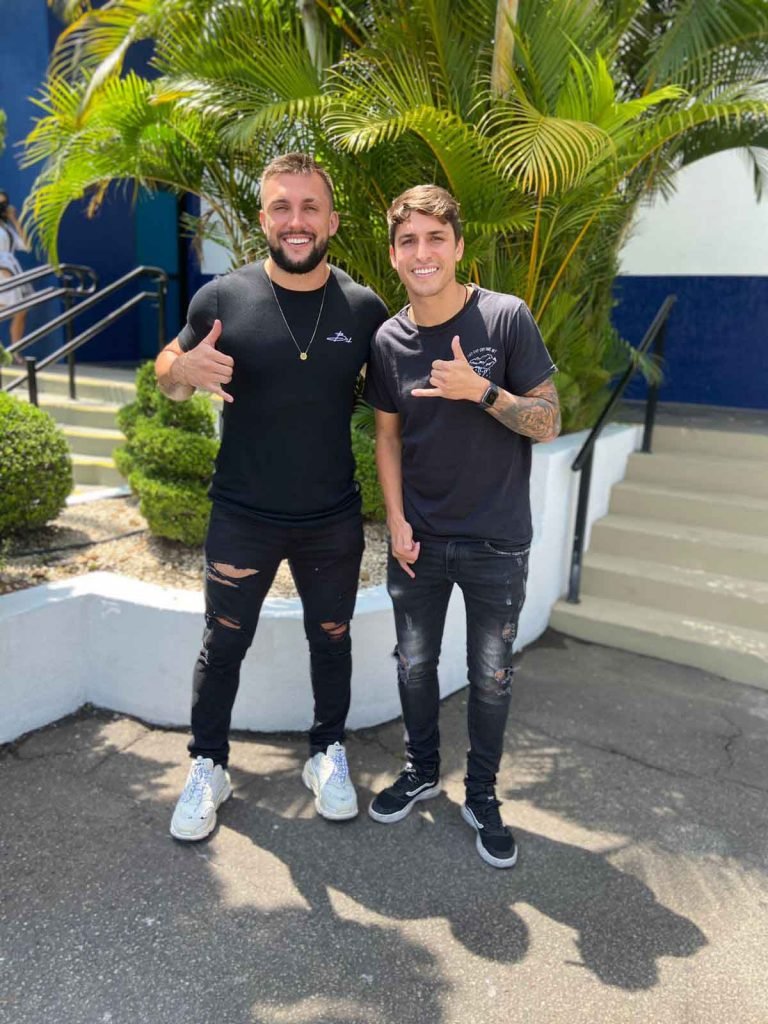 Arthur Picoli e Felipe Prior se encontram no SBT