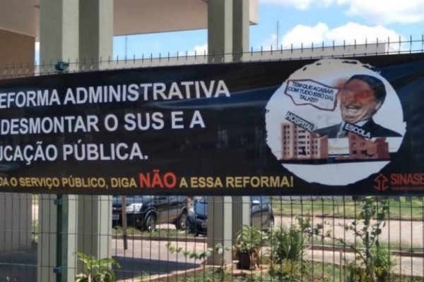 Cartaz contra Bolsonaro