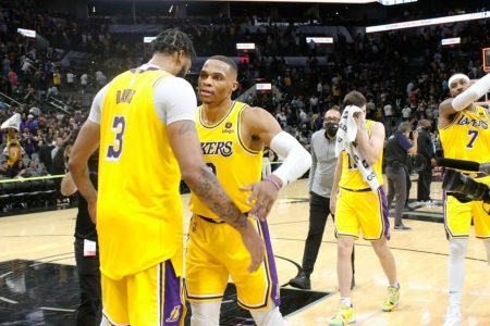 Lakers derrotaram os Spurs na prorrogação