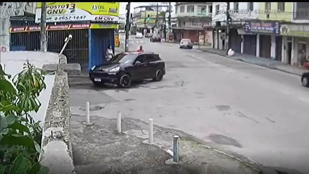 Mecânico é roubado quando passeava com Porsche de cliente em Nova Iguaçu (8) (1)