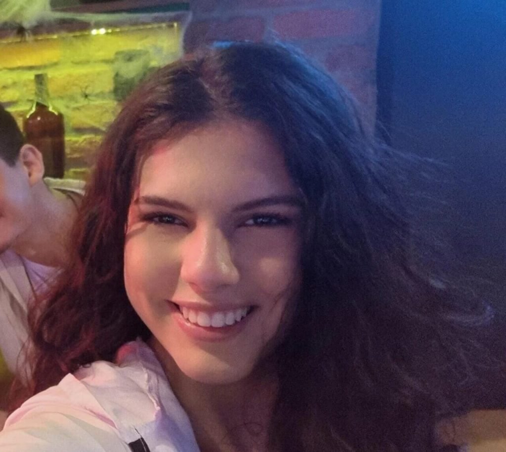 Sabrina Cartaxo deixou recado dizendo que ia caminhar