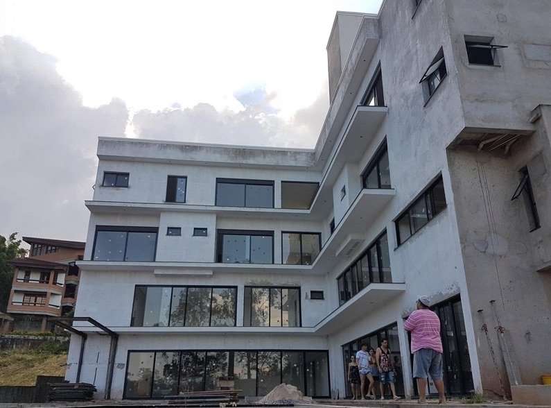 Mansão em construção no Arujá, do megatraficante Gordão
