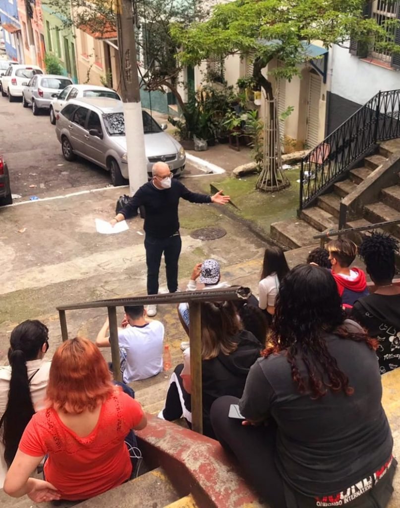 O professor brasileiro foi reconhecido pelo projeto “Aula Pública”, que realiza na Emef Duque de Caxias, localizada no bairro da Liberdade, na região central de São Paulo