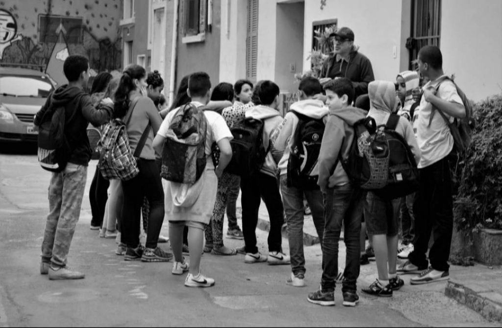 “Vivíamos um momento muito ruim na escola, as crianças eram arredias, praticavam violência dentro e fora da sala de aula, quebravam, depredavam”, contou o educador social