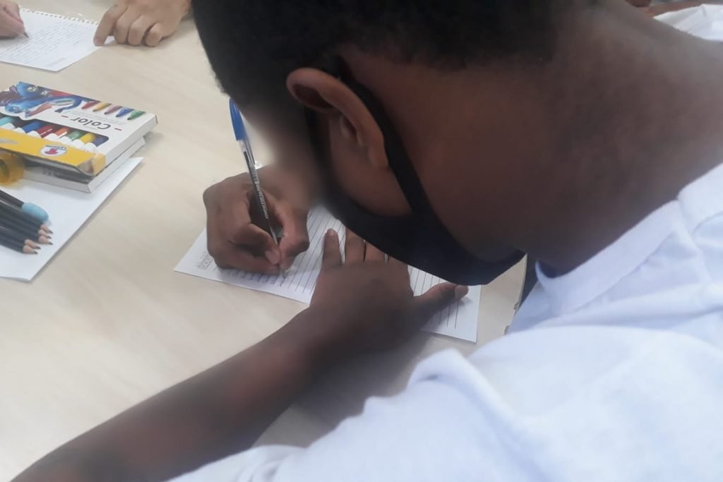 Projeto Palavras que Libertam, criado pelo escritor Binho Cultura