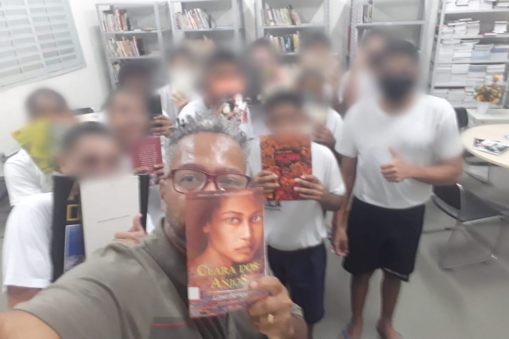 Projeto Palavras que Libertam, criado pelo escritor Binho Cultura
