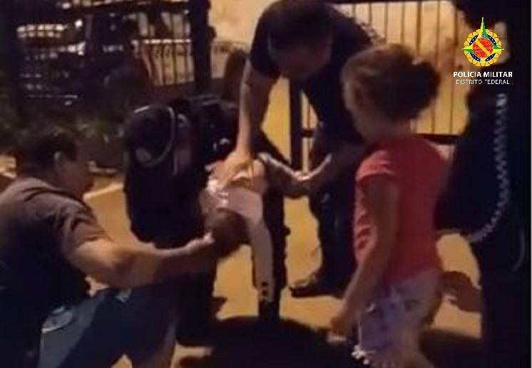 PM salva menina engasgada na Estrutural