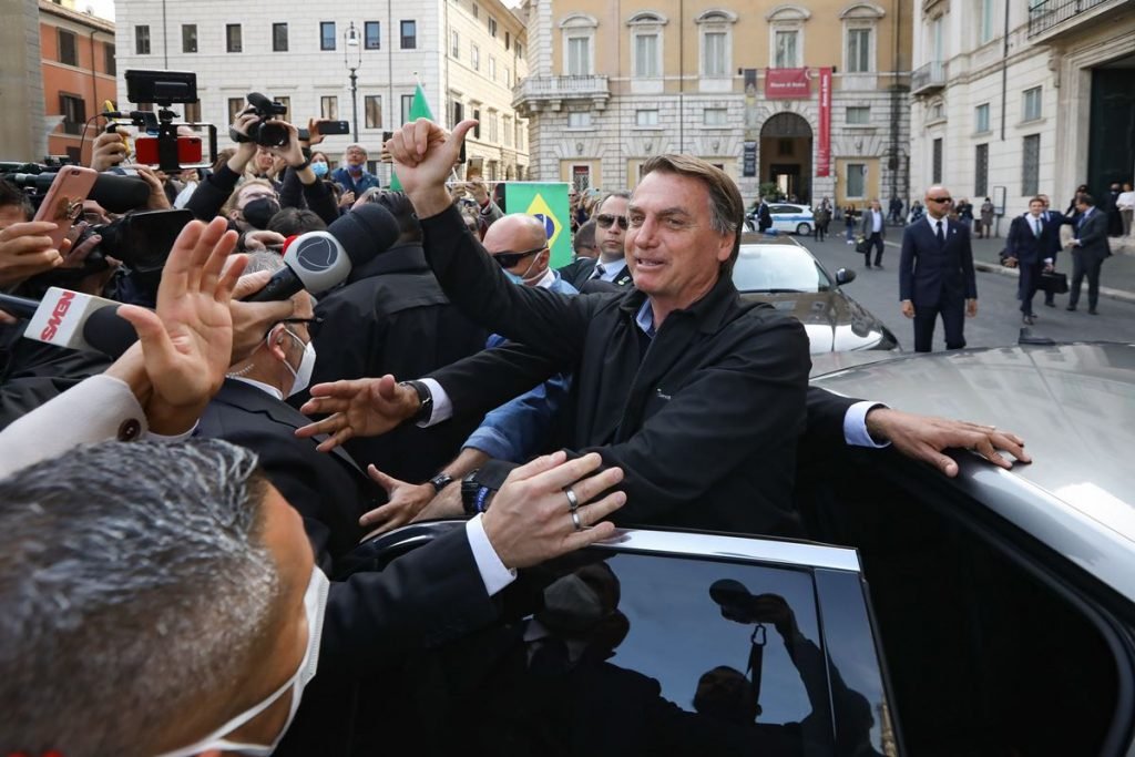 Chegada de Bolsonaro à Embaixada do Brasil na Itália