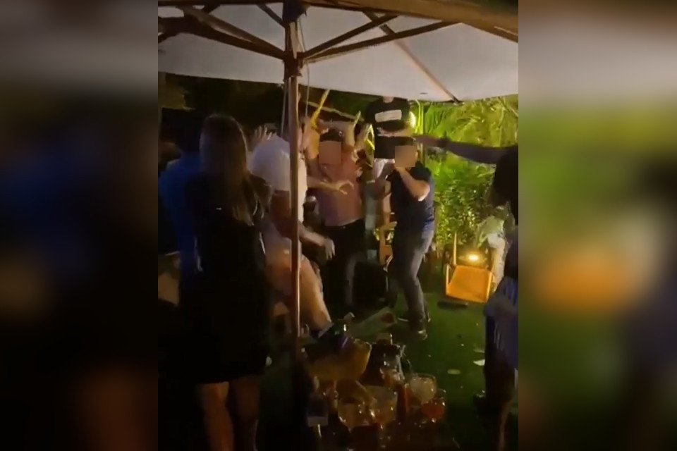 MMA-ringá: pedestres gravam pancadaria na saída de bar em Maringá; VÍDEO 