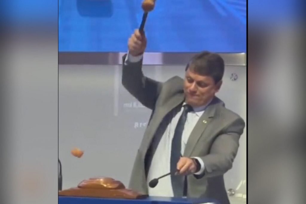 Tarcísio Freitas leilão