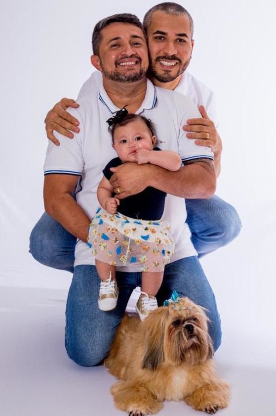 casal e bebê
